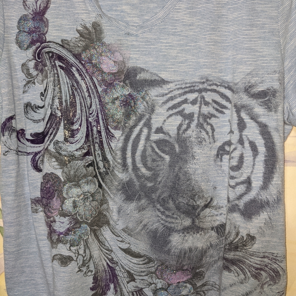 Women's V Neck t-shirt with tiger and flower
